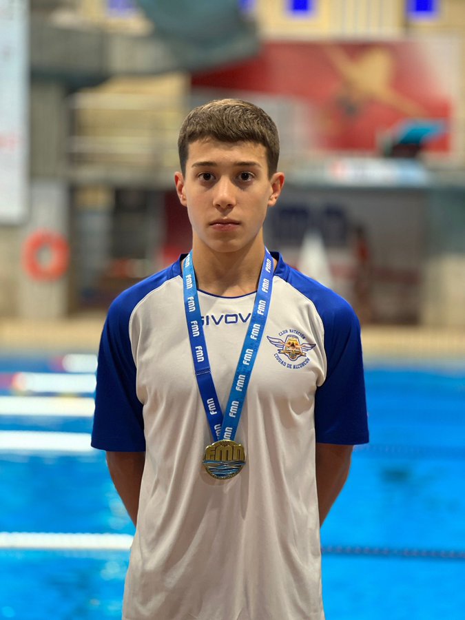 Campeón de Madrid Alevín Daniel Fernández Munguia en la prueba del 100 metros libre